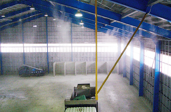 脱臭システム使用例：オゾンエアー・オゾン水細霧噴霧中の様子
